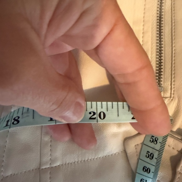 By Anthropologie Cropped Moto Vest white faux leather • Women’s medium - Picture 7 of 7